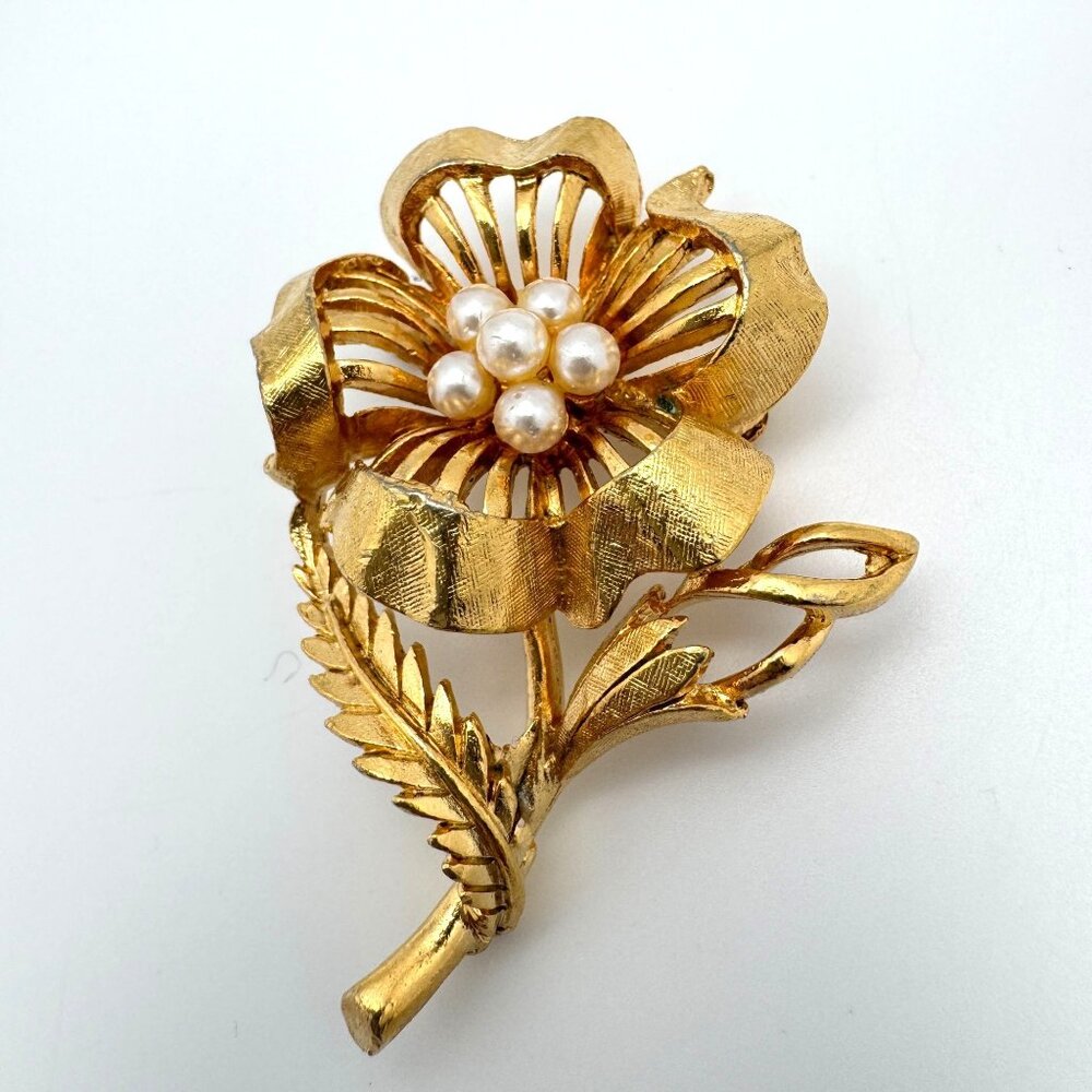 Vintage Signed Lisner Brooch Pin Gold Tone & Faux Pearl Flower  2.5” Jewelry
